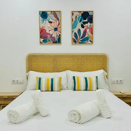 Flat A - Wide & Cool Flat Next To Historic Center شقة