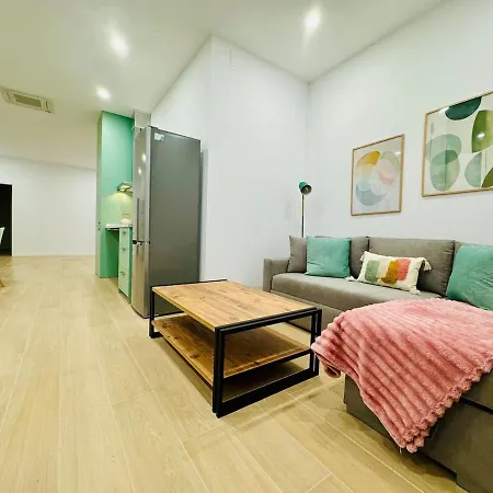 Flat A - Wide & Cool Flat Next To Historic Center *
