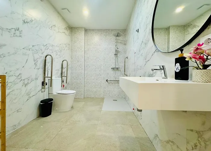 아파트 Flat A - Wide & Cool Flat Next To Historic Center *