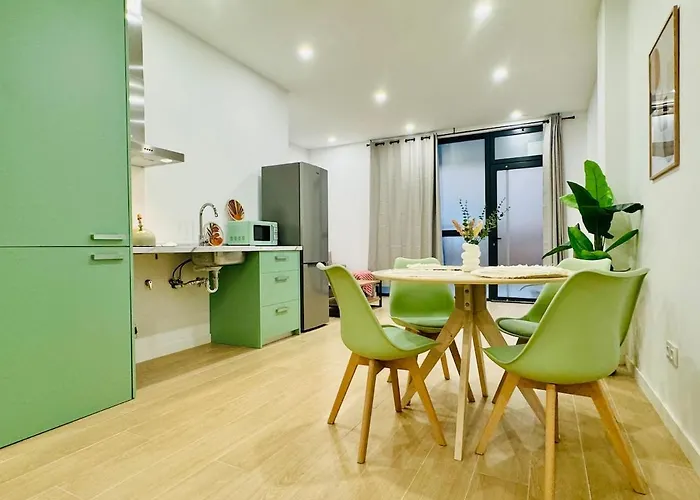 아파트 Flat A - Wide & Cool Flat Next To Historic Center *