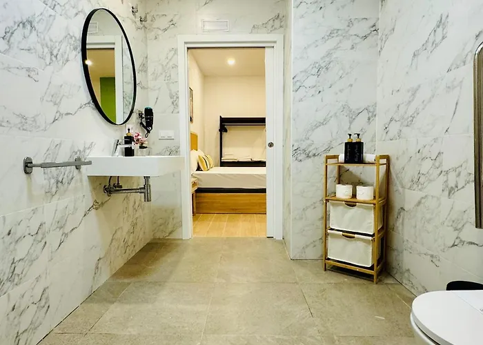 아파트 Flat A - Wide & Cool Flat Next To Historic Center *