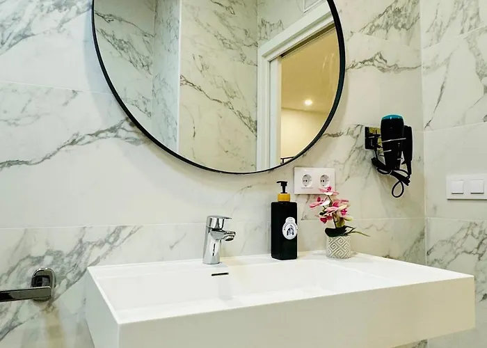 아파트 Flat A - Wide & Cool Flat Next To Historic Center *